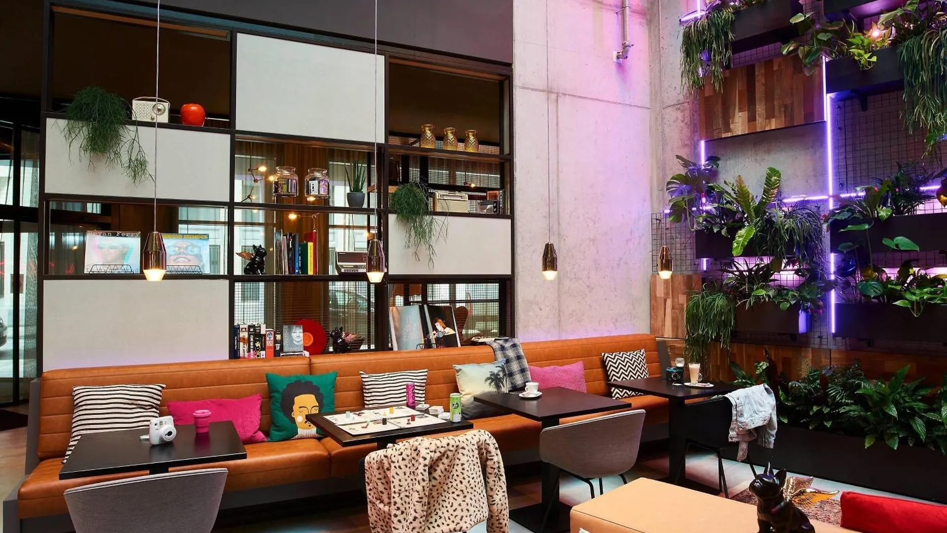 Moxy Brussels City Center Ixelles Hotel