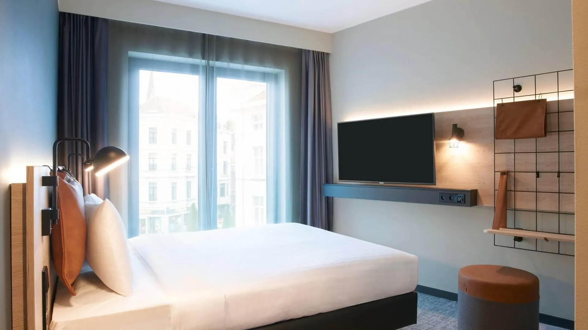 Moxy Brussels City Center Ixelles 4*,