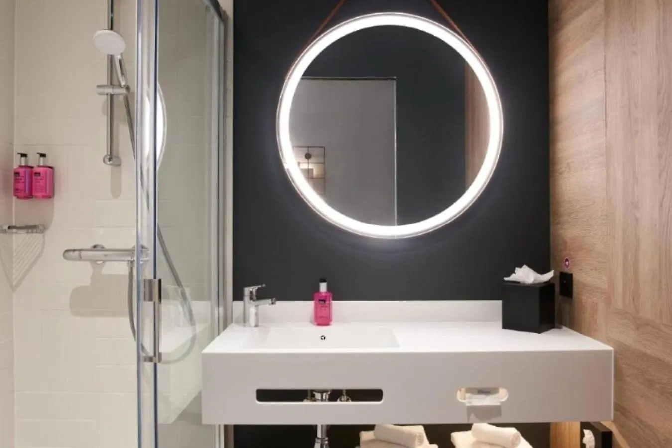 Moxy Brussels City Center Ixelles 4*,  Belgie